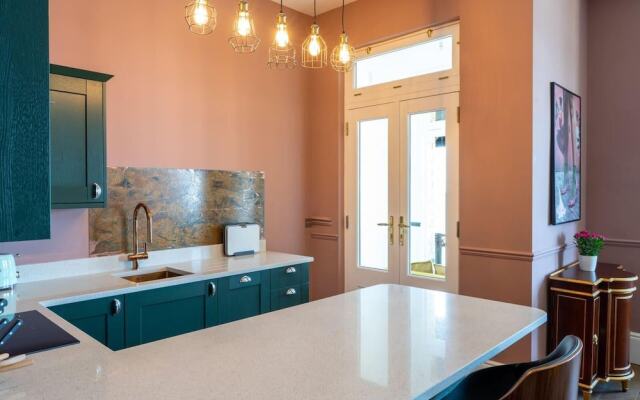 Stylish Beachfront Luxury With Sweeping Sea Views