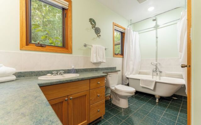 Mountain Chalet 2Min to Jasper Park Gate