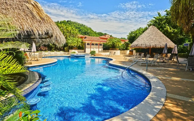 Del Mar Condominiums