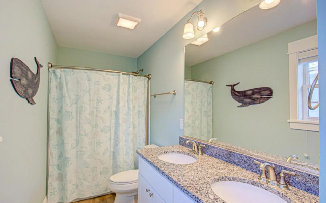 BB31 - Beach Please Community pool