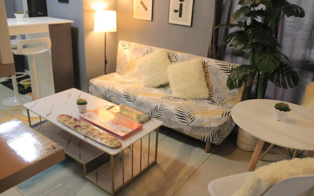 A2J BGC Luxury 2BR Loft Near Burgos Circle, Malls