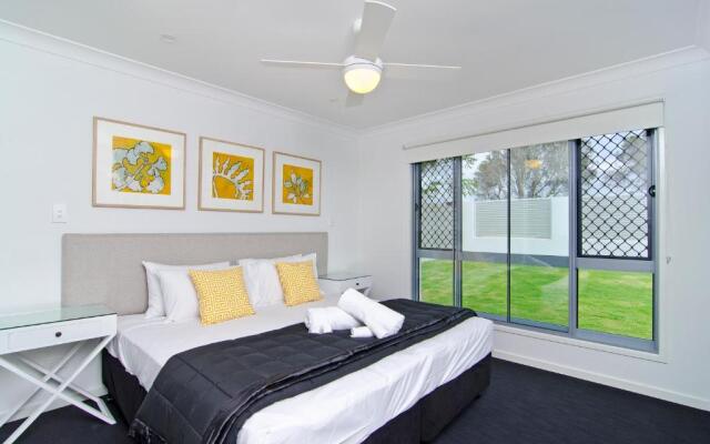 Sentosa on Tugun - Beachfront 5 Bedroom