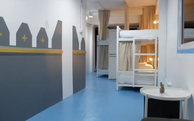 A Dude Mini Hostel - Adults Only