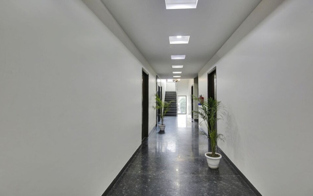 YOYO ROOMS NEAR SECTOR 16 METRO Noida