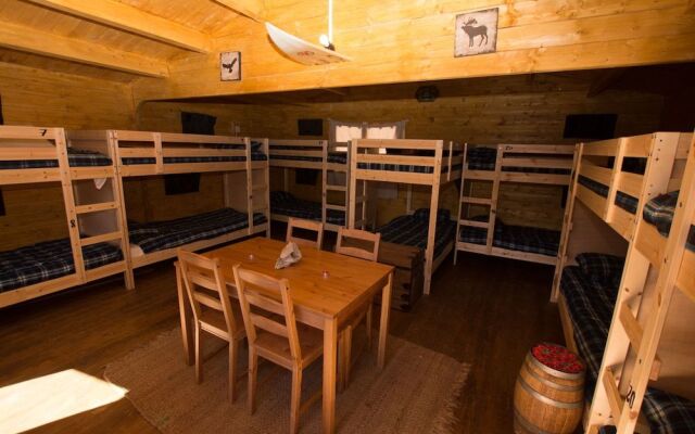 7 Waves Surf Hostel