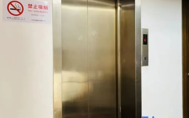 Shanghai Jiujin Hotel (Railway Station Zhabei Central Hospital Branch)