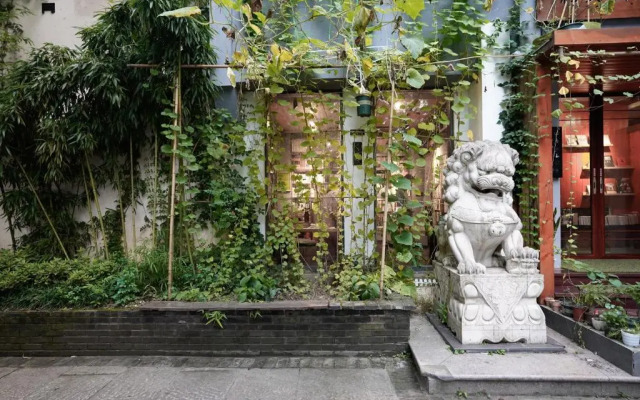 Xia Senlin Eco-friendly Hostel (Shaoxing Lu Xun's Hometown Subway Station Yintai City)