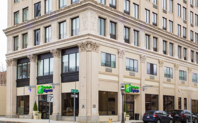 Holiday Inn Express Springfield Downtown, an IHG Hotel