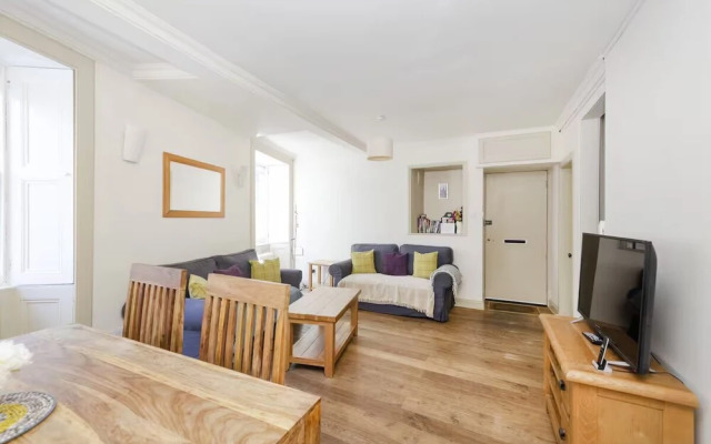 Cute House with Courtyard