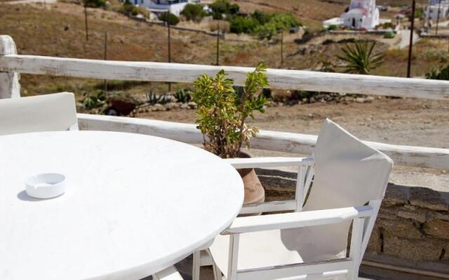 Eleni's Village Suites