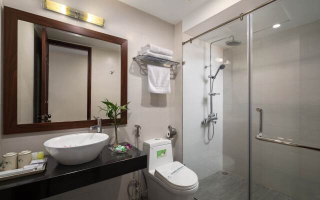 Holiday Emerald Hotel