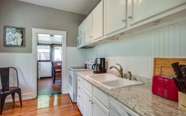 1BR Nashville Songwriters Paradise by RedAwning