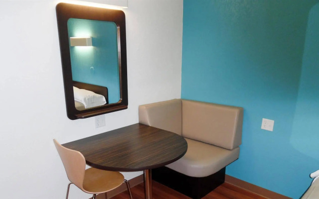 Motel 6 Dallas - Irving DFW Airport East