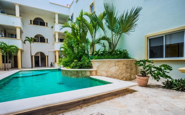 Romanina 1 Condo in the Heart of Playa del Carmen by RedAwning