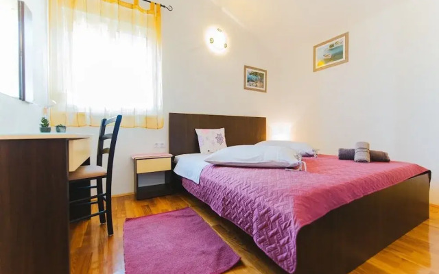 Mari - sea View Apartments - A4 Red