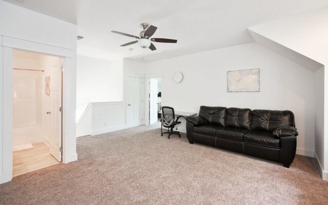 New Nashville House Near Downtown 4 Bedroom Home