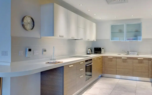 Seaview Apartment In Fort Cambridge, Sliema