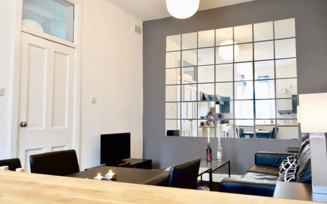 Stylish & Modern Flat Near City Centre, Edinburgh