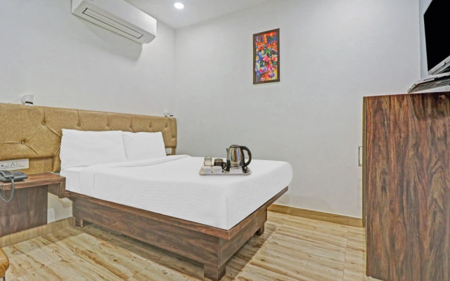 OYO 77788 Townhouse 405 Mall Road