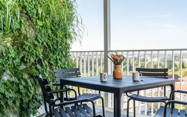 Black F Tower - Serviced Apartments