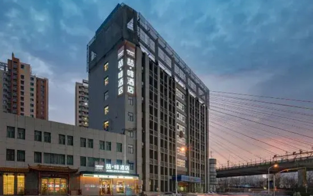 James Joyce Coffetel (Jinan Railway Station North Metro Station)