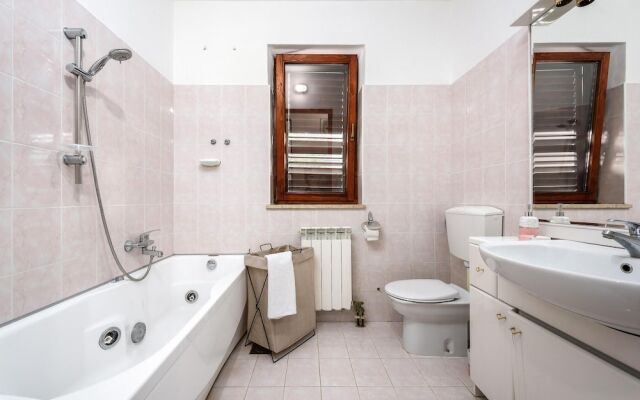 Stunning Home in Liznjan With Wifi and 3 Bedrooms