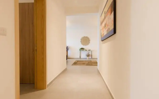 Seafront Luxury APT With Pool