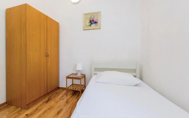 Stunning Apartment in Pinezici With 2 Bedrooms and Wifi