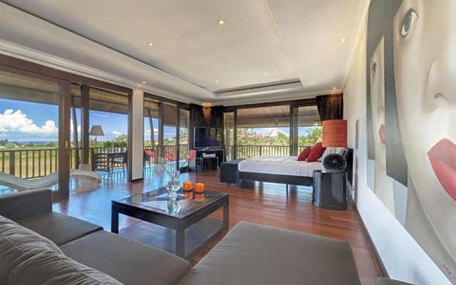 Spacious 8 bedroom pool villa in Canggu