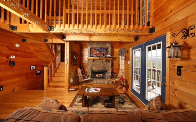 Fireside Memories 2 Br cabin by RedAwning