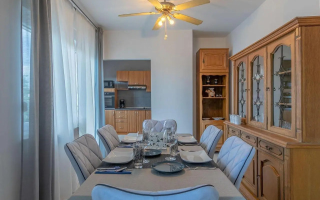 Premium 100m2 sea view apartment