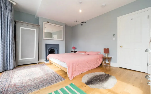 Lovely 4 Bedroom Terraced Family Home