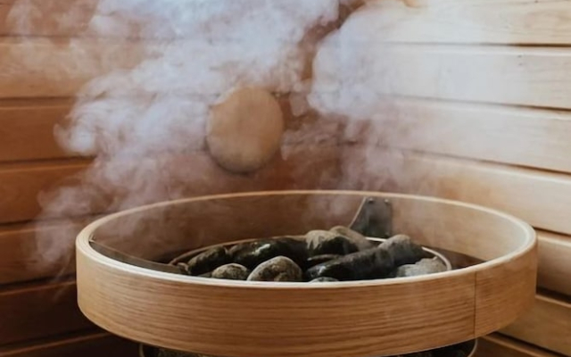 Yellowstone Peaks Hotel