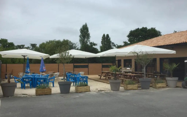 Mobil Home Dans Camping Mussonville