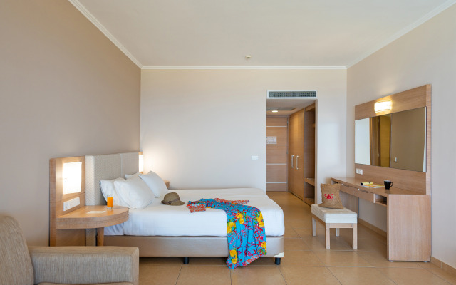 Kresten Royal Euphoria Resort