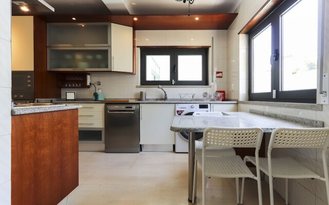 Parede Villa With Pool by Homing