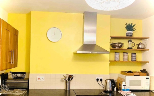 Cosy Classy 2-bed Maisonette, Village nr Newquay