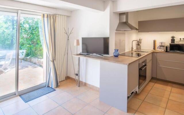 Forest flat / Terrasse-spa-bbq-10min à pieds de la plage