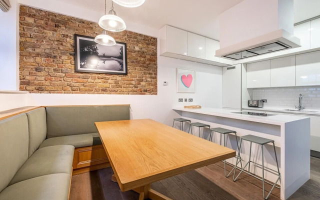 Quiet 2 Bed 2 Bath Mews House South Kensington