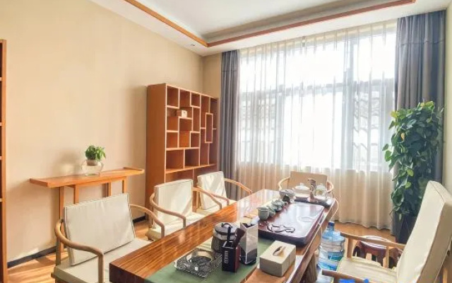 Longqi Longhu Hotel – Business – Chuxiong