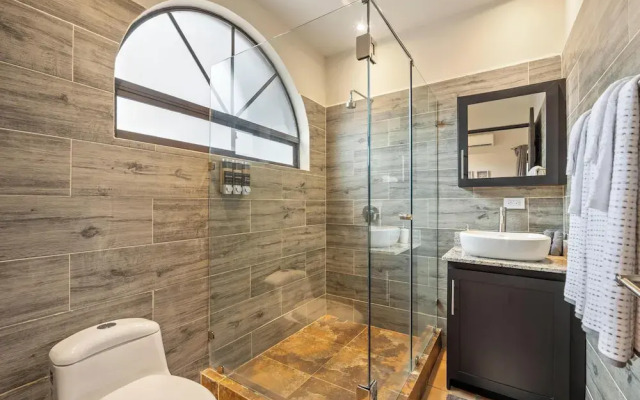 Relaxing 2 BR  Beach & Pool  Condo Unit2