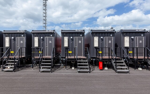 HOTEL R9 The Yard Buzen