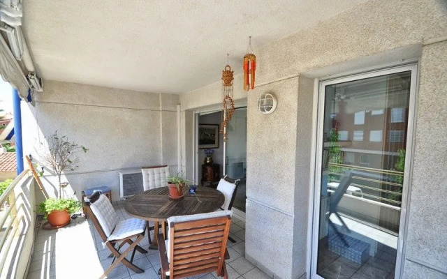 2BR Center & Swimming Pool