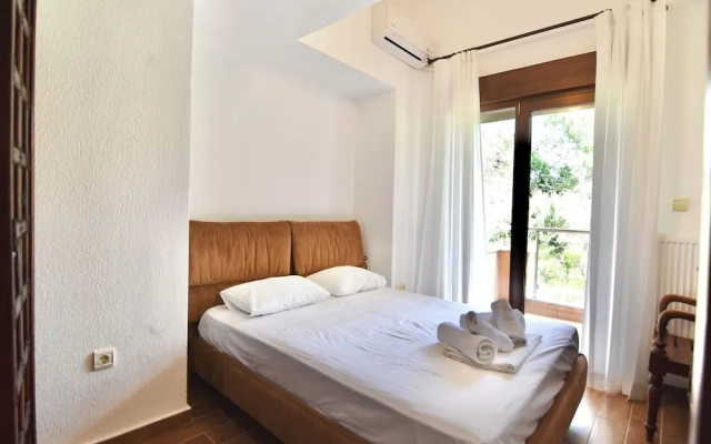 Stylish Maisonette With 3 Bedrooms in Vourvourou, Greece
