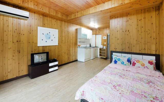 Baenae-gol Picture and Garden Pension