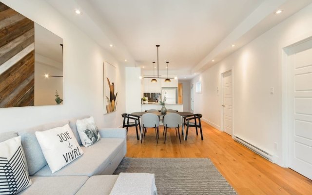 Exquisite Modern Condo in Little Italy