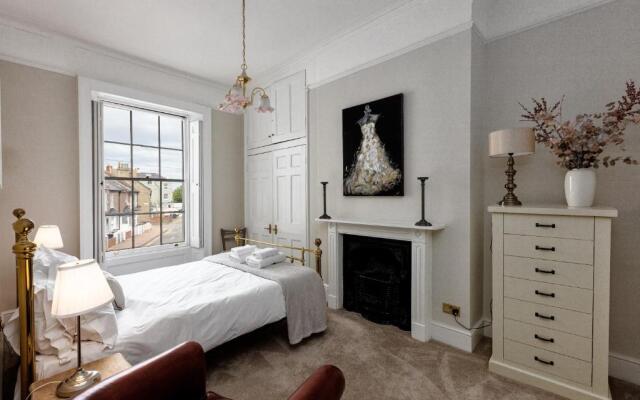 Beach View: Stunning sea view & balcony apartment