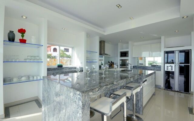 Luxury 5 Star Beach Villa 8 Bedrooms