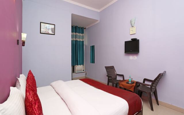 OYO 12784 Hotel Roomers