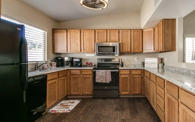 Scottsdale Kierland 3 Bdrm With Sparkling Pool!